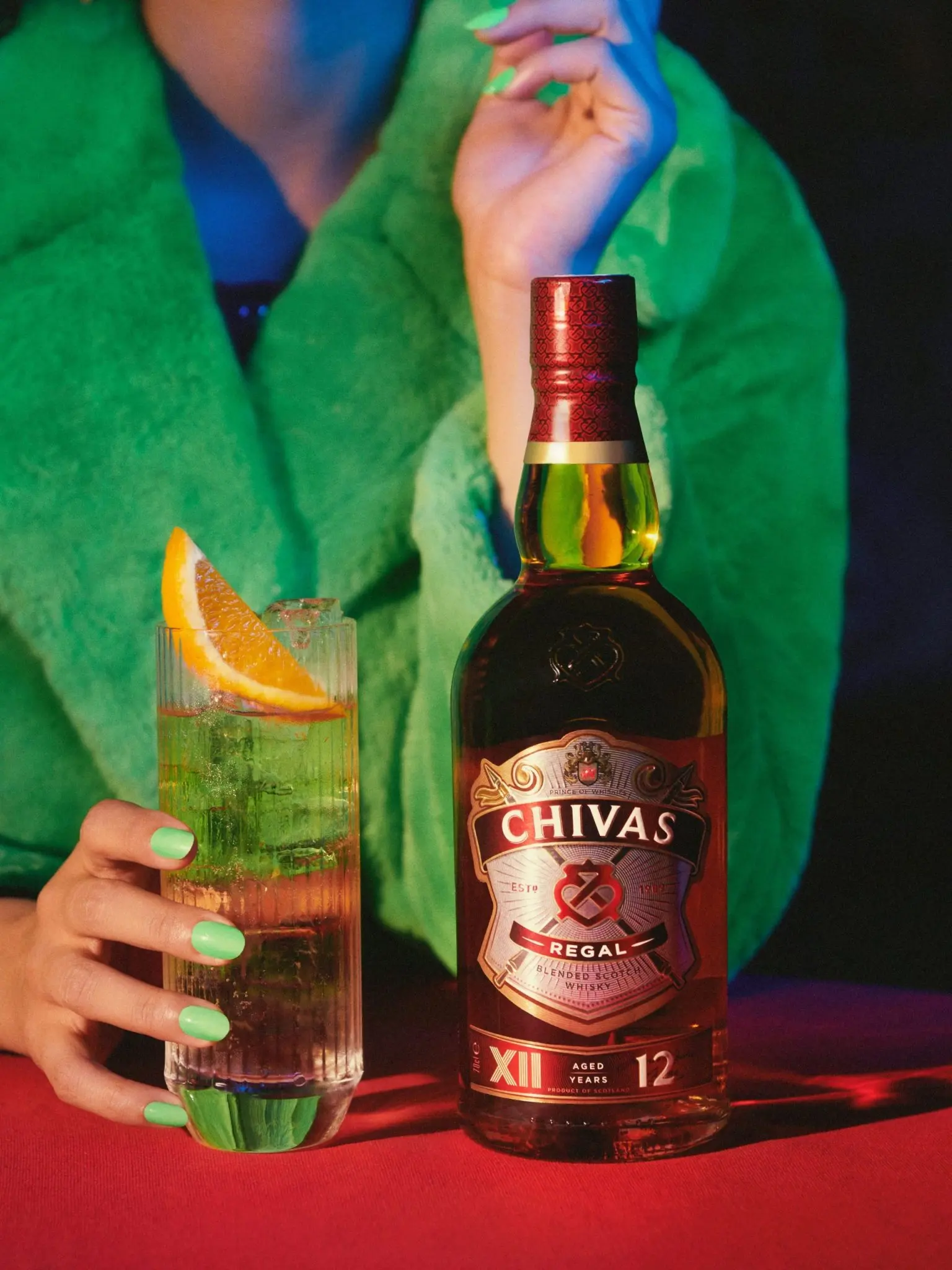 Чивас Ригал Блендед 12 лет купажированный виски в подарочной упаковке 0.75 л