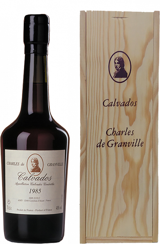 Шарль де Гранвиль 1985 Кальвадос AOC в подарочной упаковке 1985 0.7 л