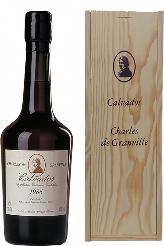 Шарль де Гранвиль 1986 Кальвадос AOC в подарочной упаковке 1986 0.7 л