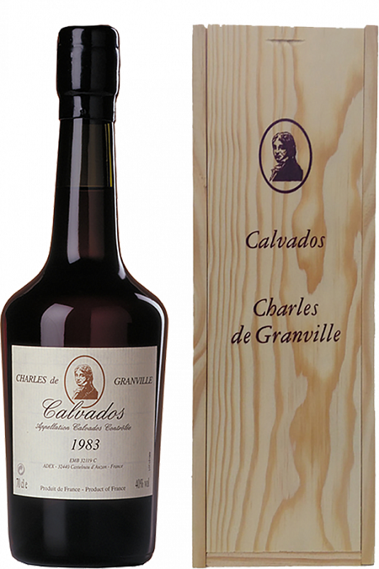Шарль де Гранвиль 1983 Кальвадос AOC в подарочной упаковке 1983 0.7 л